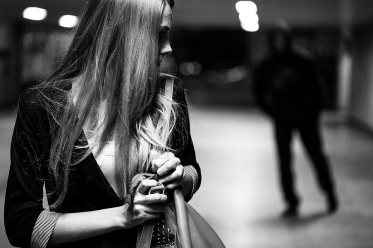 Scopri di più sull'articolo Lo stalking: come difendersi legalmente da questo odioso reato